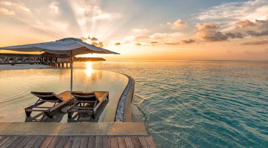 Coco Bar Pool View - Hurawalhi Island Resort
